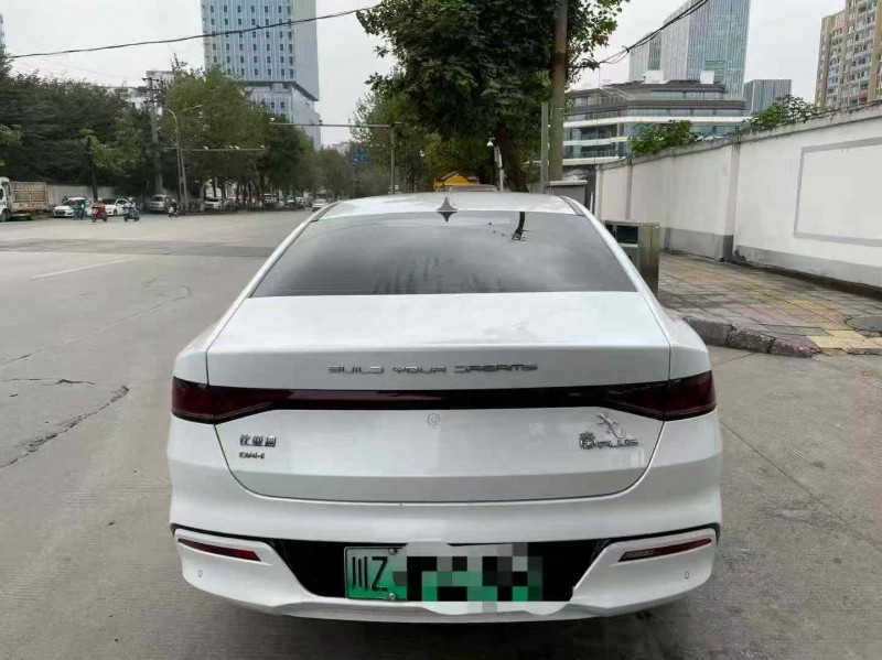 成都22年比亚迪秦8