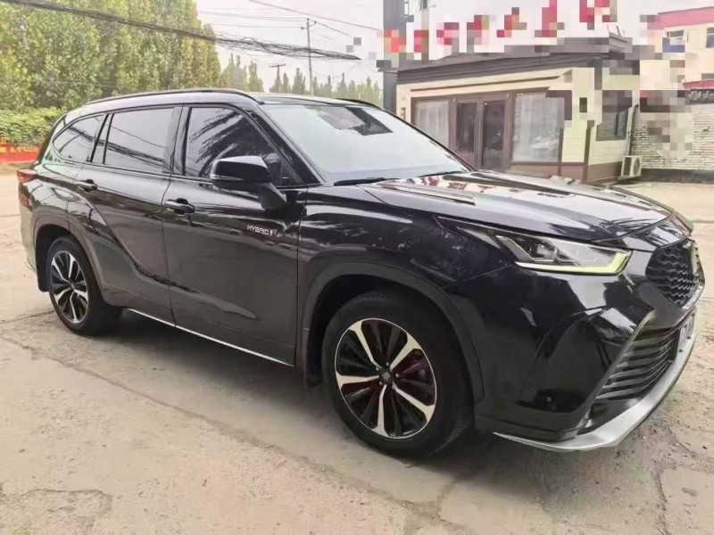 承德22年丰田皇冠2