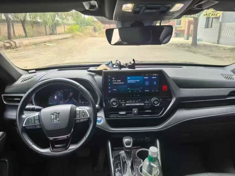 承德22年丰田皇冠5