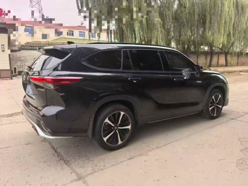 承德22年丰田皇冠8