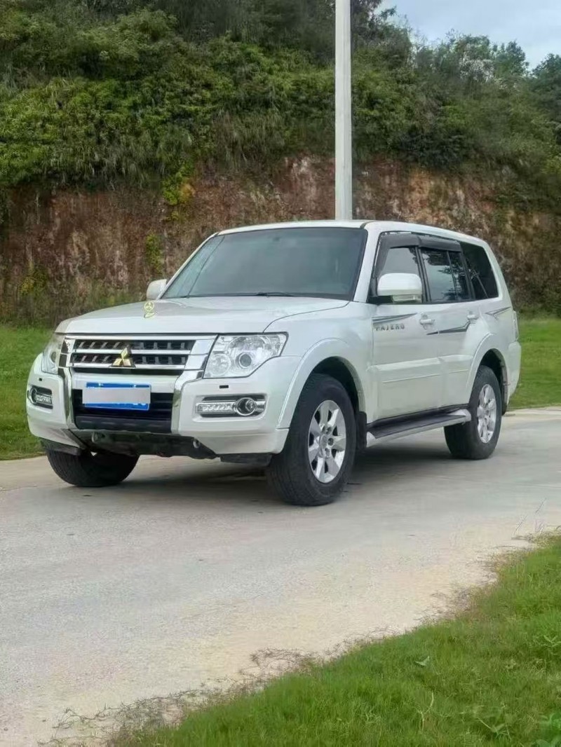 贵港13年三菱帕杰罗2