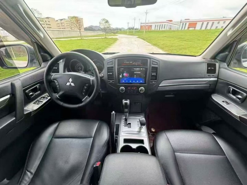 贵港13年三菱帕杰罗6