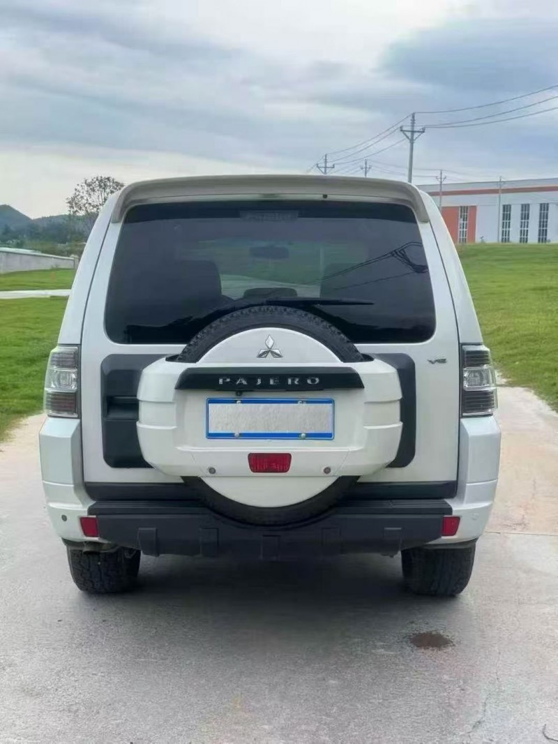 贵港13年三菱帕杰罗7