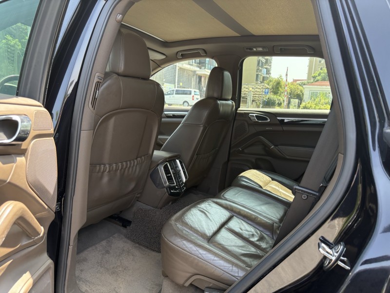 娄底12年保时捷卡宴6