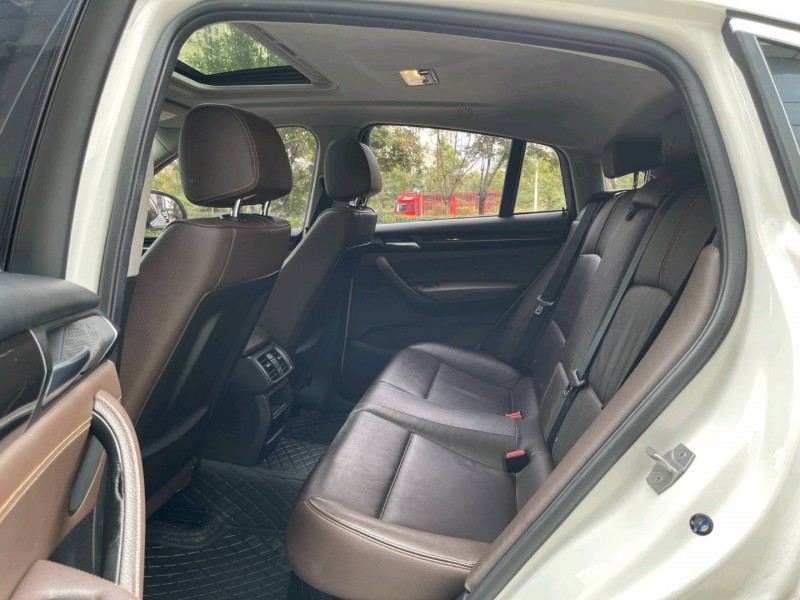 济宁18年宝马X47