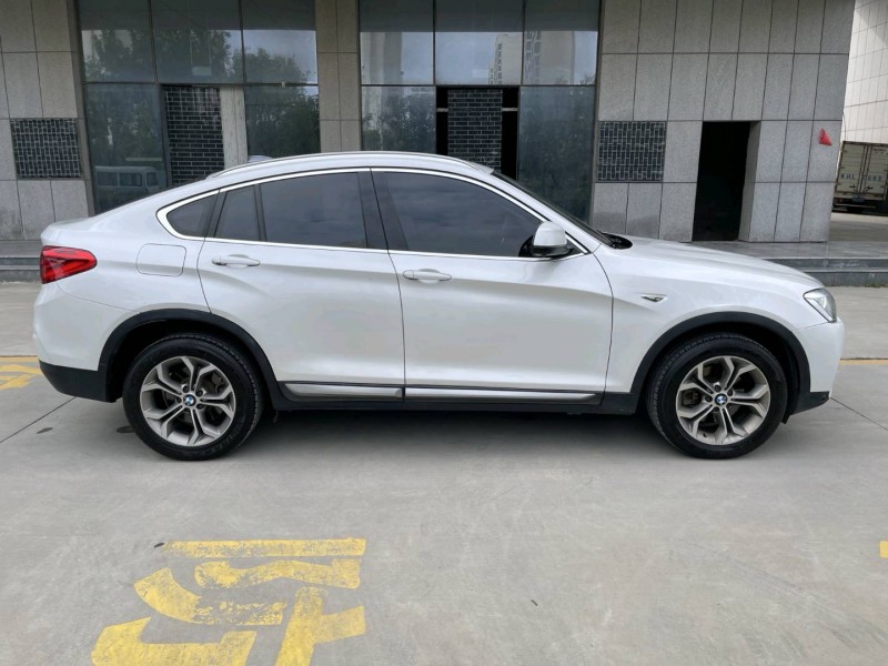 济宁18年宝马X48