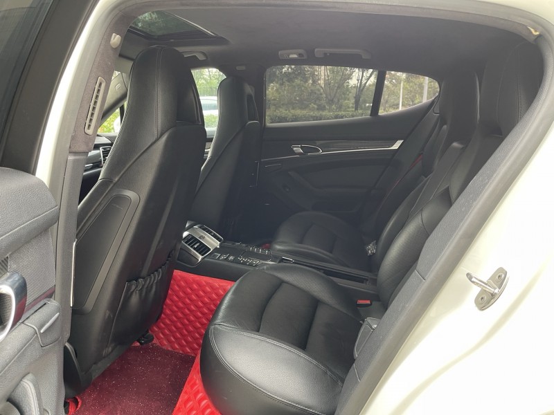 济宁14年保时捷帕拉梅拉5