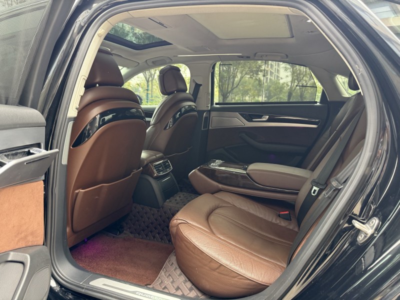 济宁15年奥迪A8L6