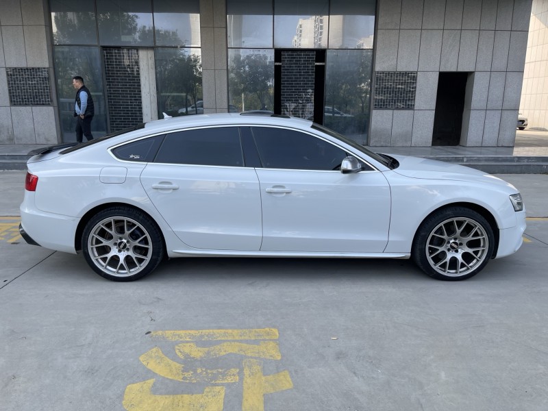 济宁15年奥迪A57