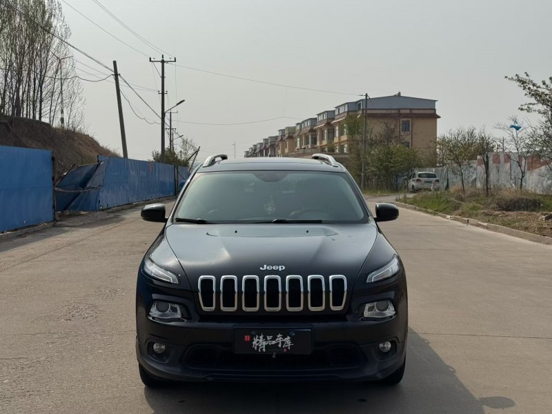 青岛17年Jeep自由光1