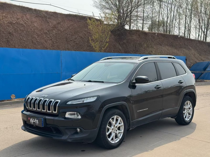 青岛17年Jeep自由光2