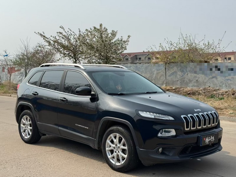 青岛17年Jeep自由光3