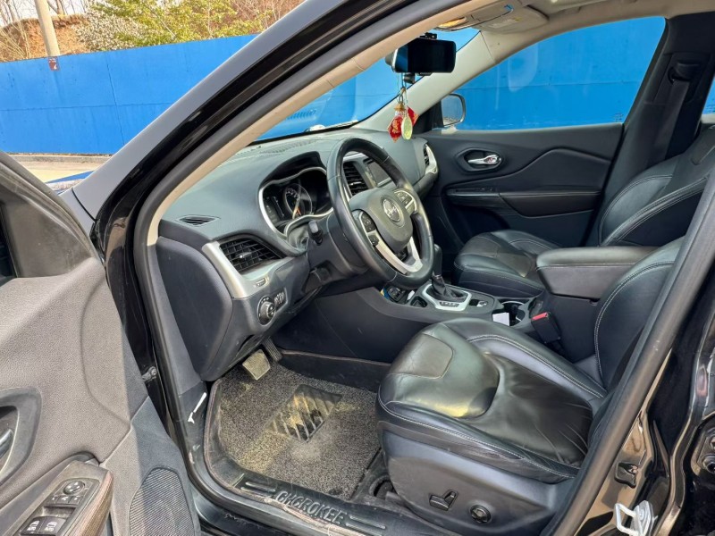 青岛17年Jeep自由光6