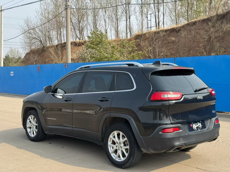 青岛17年Jeep自由光7