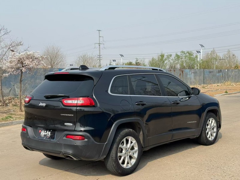 青岛17年Jeep自由光8