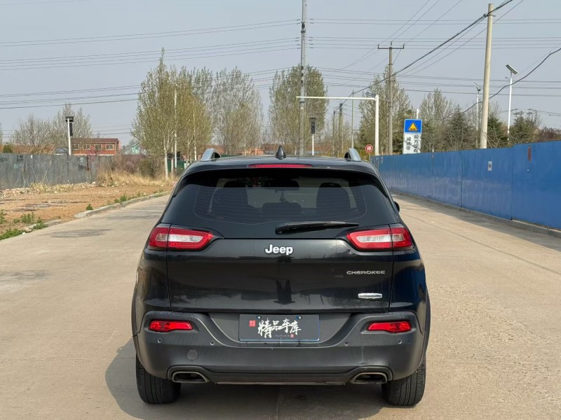 青岛17年Jeep自由光9