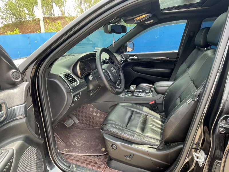 青岛13年Jeep大切诺基6