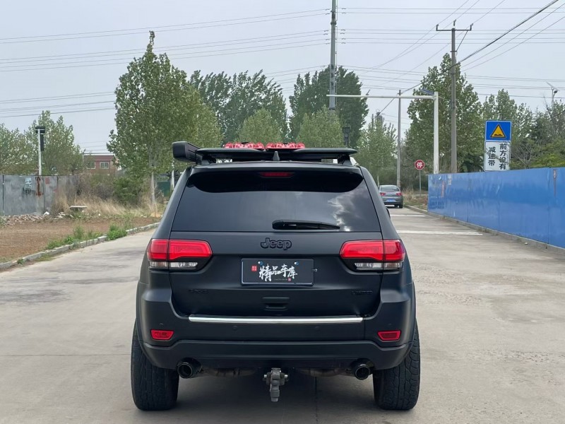 青岛13年Jeep大切诺基9