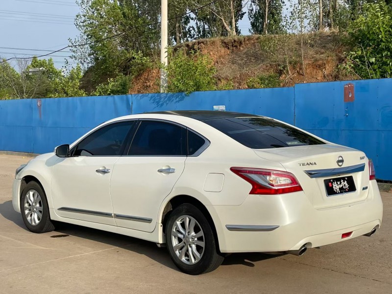 青岛13年日产天籁7