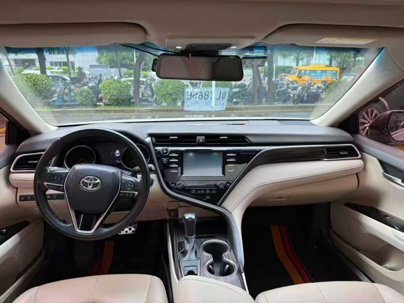 东莞19年丰田凯美瑞5