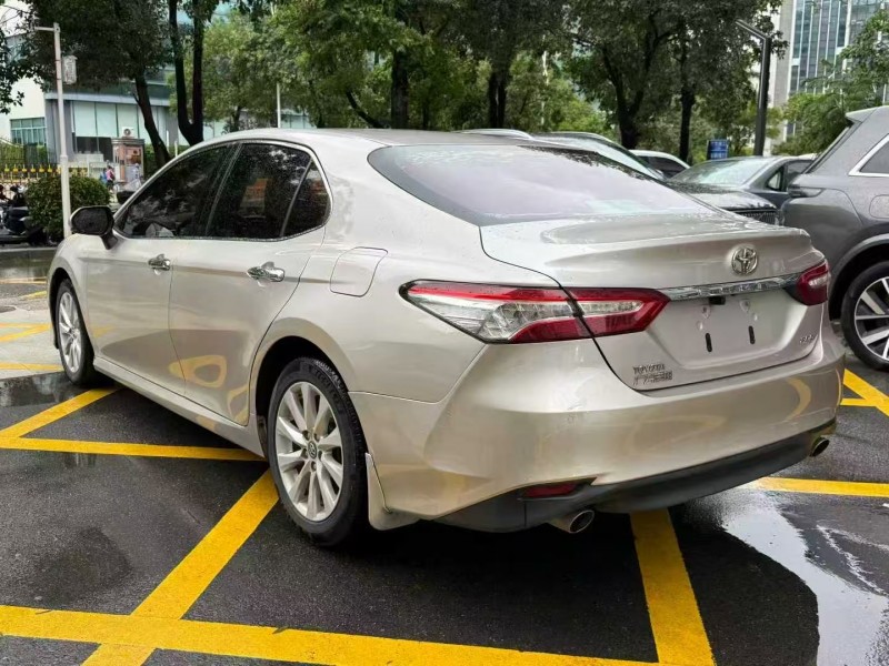 东莞19年丰田凯美瑞8