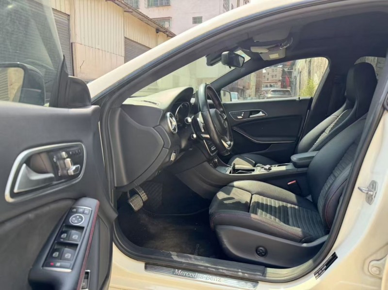 广州17年奔驰CLA4