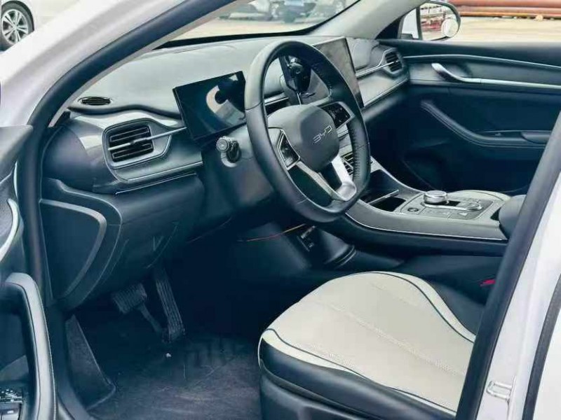 东莞24年比亚迪驱逐舰5