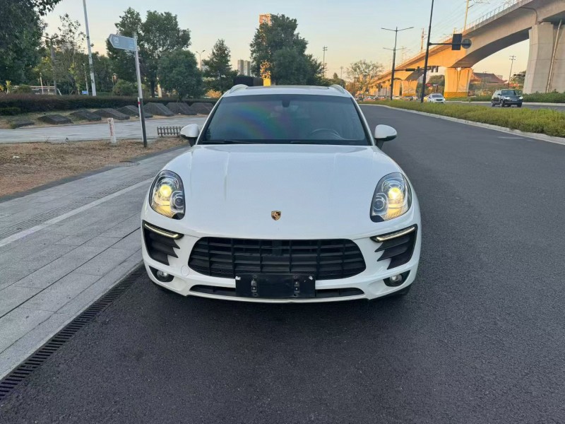 台州16年保时捷Macan1