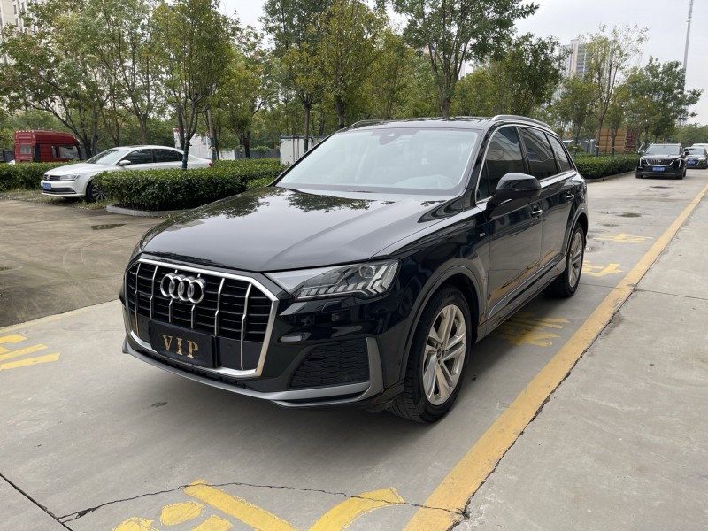济宁24年奥迪Q77