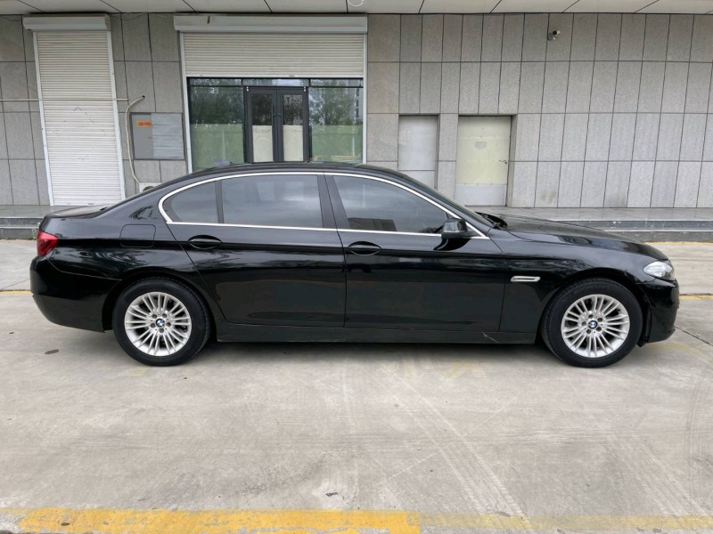 济宁16年宝马5系8