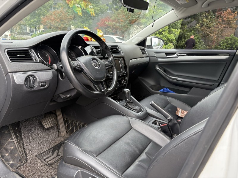 娄底17年大众速腾3