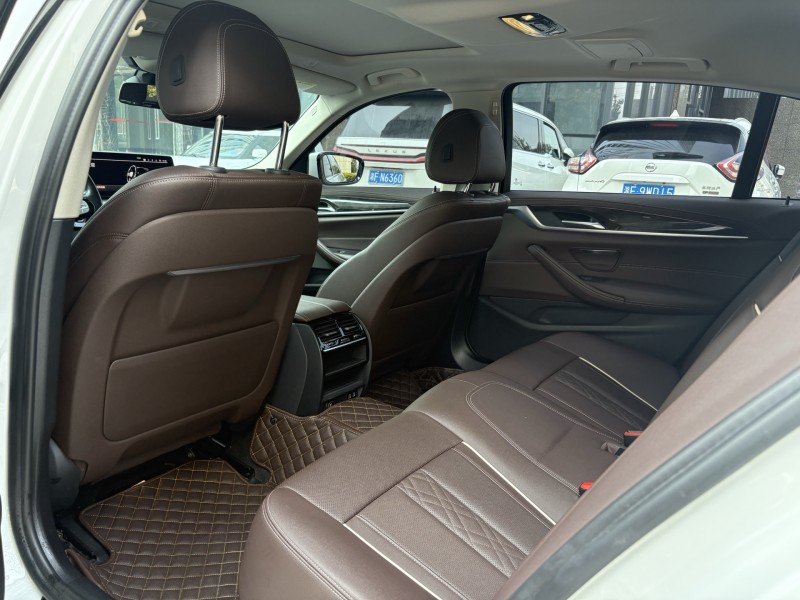 岳阳22年宝马5系4