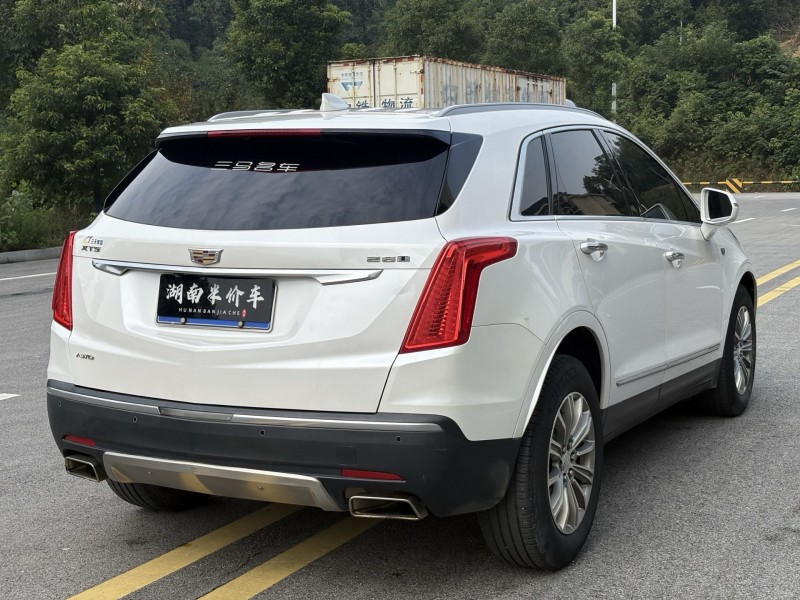 岳阳16年凯迪拉克XT57