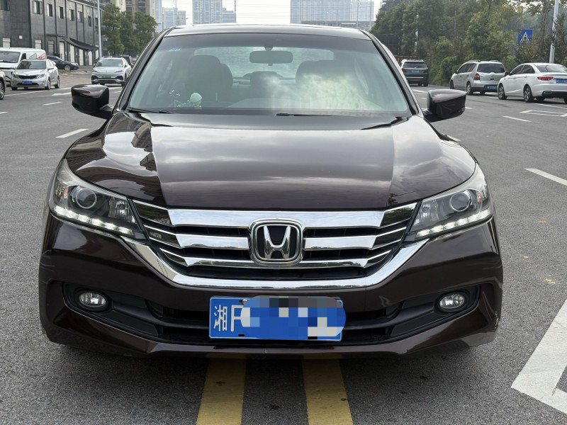 岳阳16年本田雅阁1