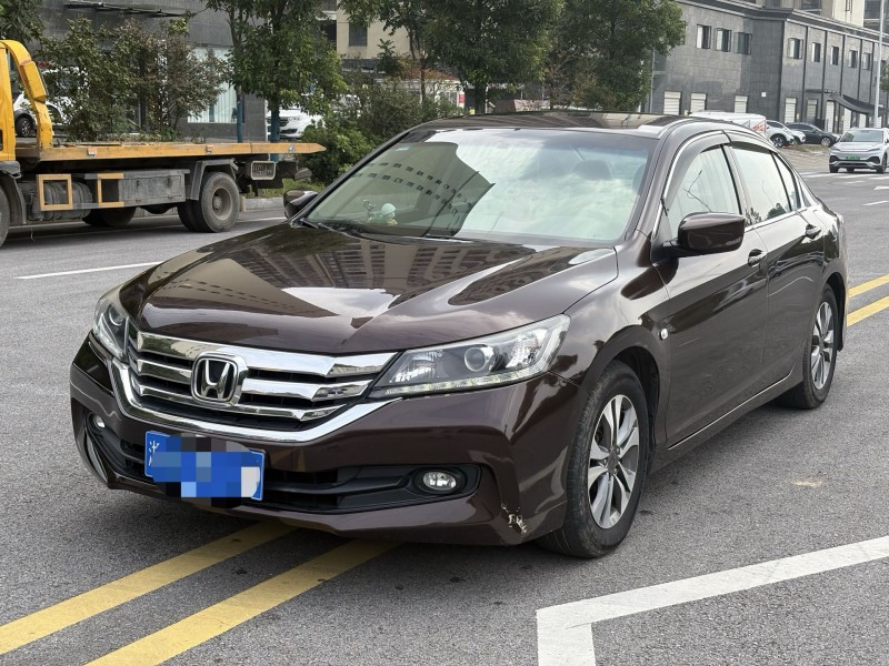 岳阳16年本田雅阁3