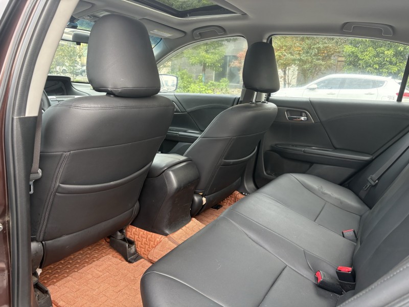 岳阳16年本田雅阁5