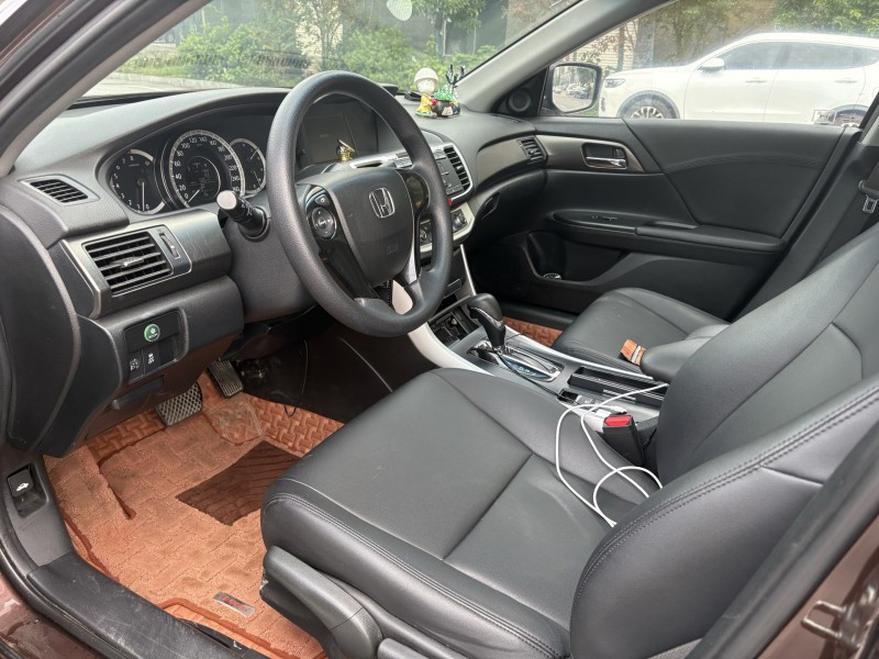 岳阳16年本田雅阁6