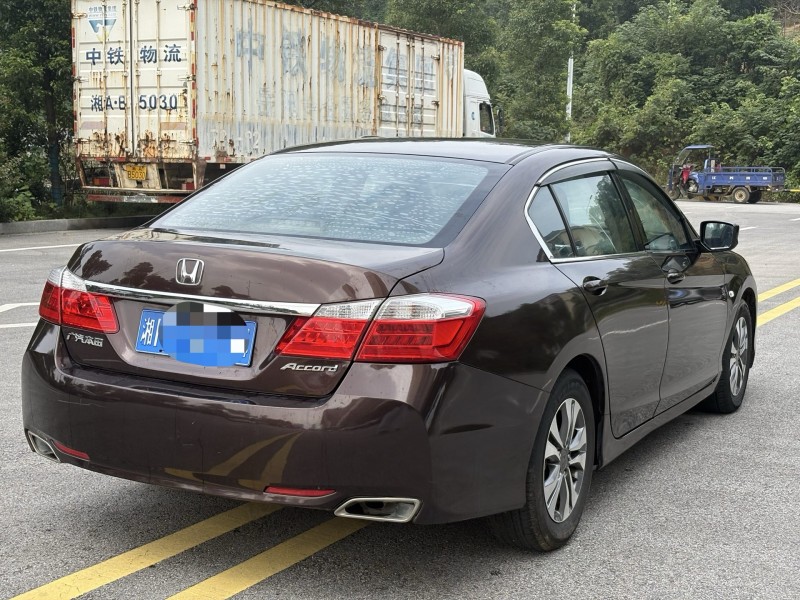 岳阳16年本田雅阁7