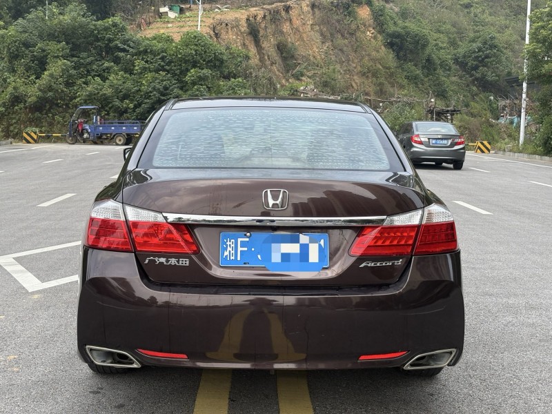 岳阳16年本田雅阁9