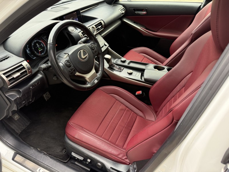 济宁16年雷克萨斯IS6