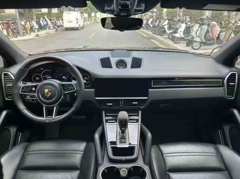 广州18年保时捷卡宴5