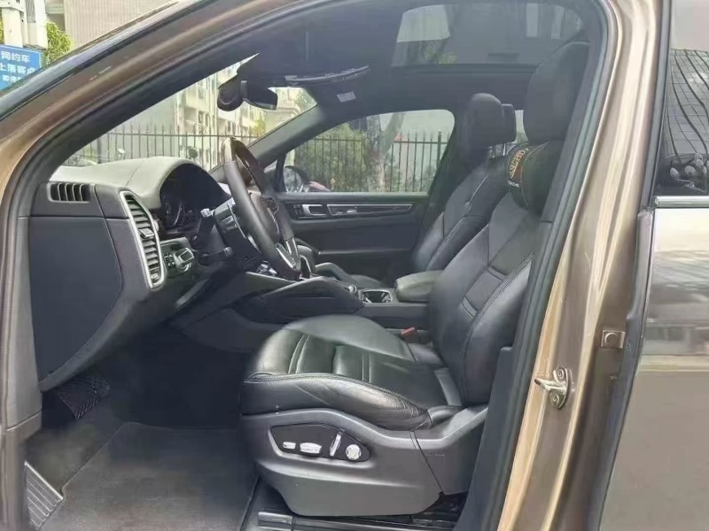 广州18年保时捷卡宴6