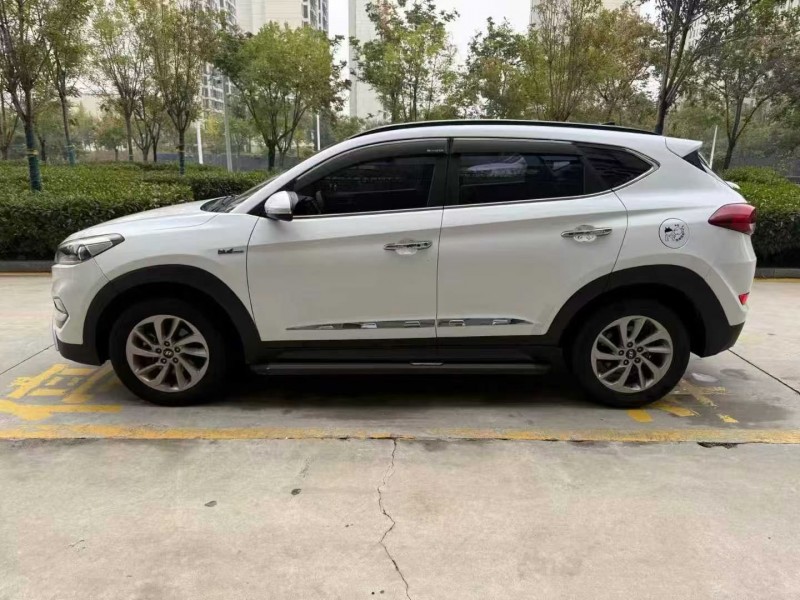 济宁16年现代途胜8