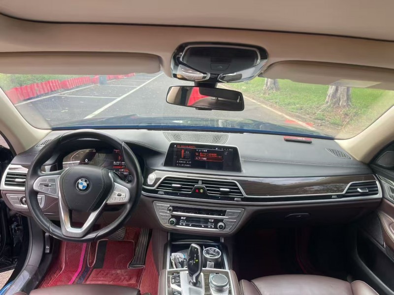 广州21年宝马7系4