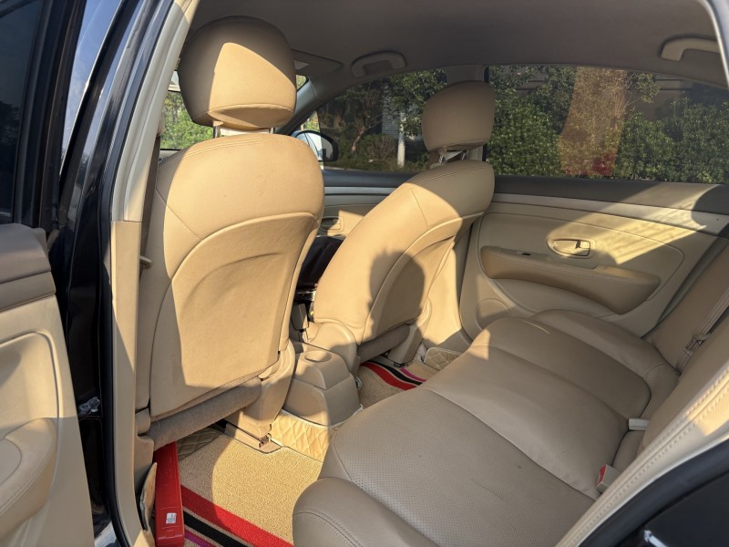 岳阳16年日产轩逸5