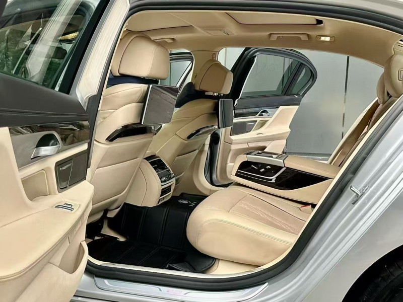 广州18年宝马7系4