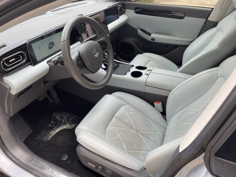 济宁24年零跑汽车C016