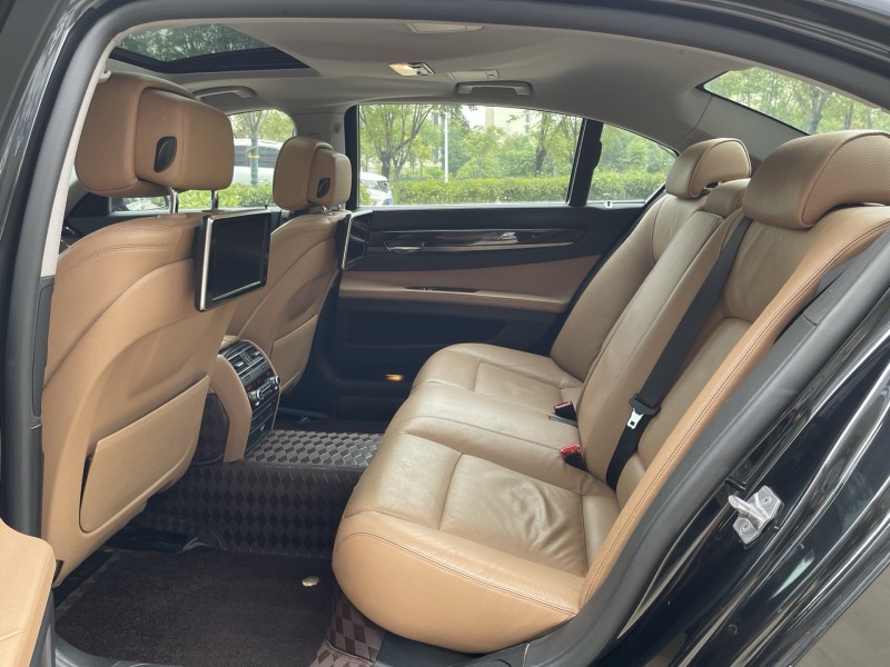 济宁15年宝马7系6