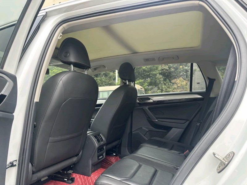 岳阳19年大众探岳5