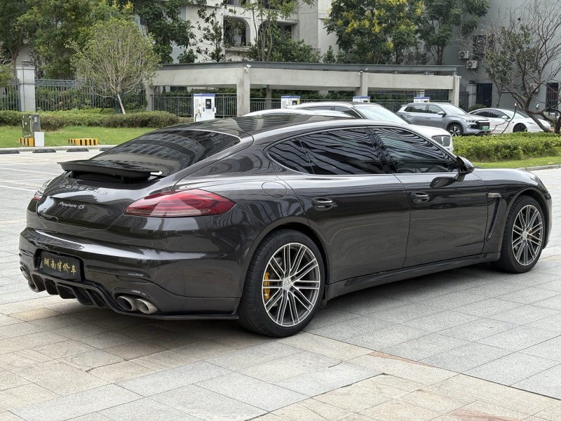 岳阳14年保时捷帕拉梅拉6